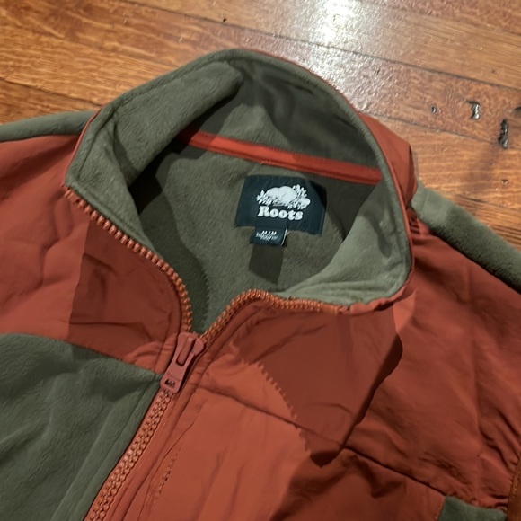 Roots Vest - Picture 2 of 3